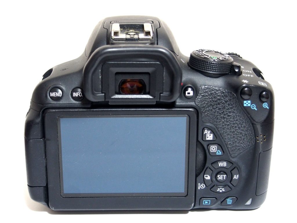 Canon デジタル一眼レフカメラ EOS Kiss X7iを福岡県より買取しました。